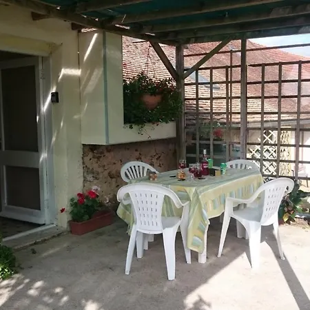 Le Poirier With Swimming Pool And Games