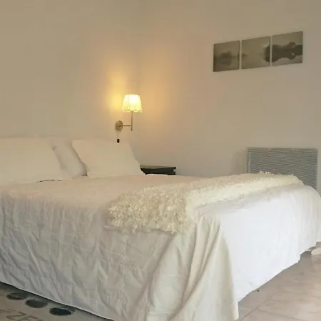 Bed & Breakfast Le Poirier With Swimming Pool And Games Auverse