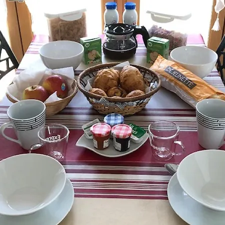Bed & Breakfast Le Poirier With Swimming Pool And Games Auverse